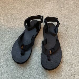 Teva Black Adjustable Sandals, like new condition, Size 7